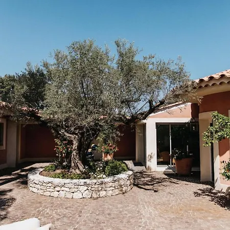 Camille Villa